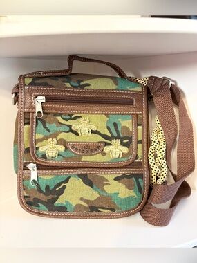 Vintage Unionbay Y2k Camouflage Crossbody Bag with Bees 🐝 NWOT